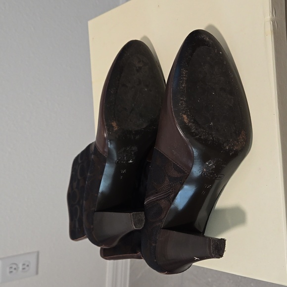 Brown and black coach boots - Picture 5 of 5